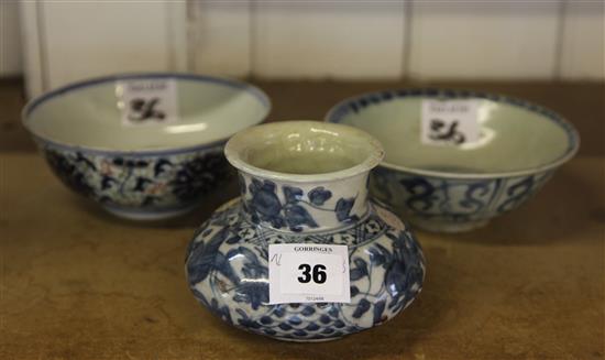 2 bowls and vase(-)